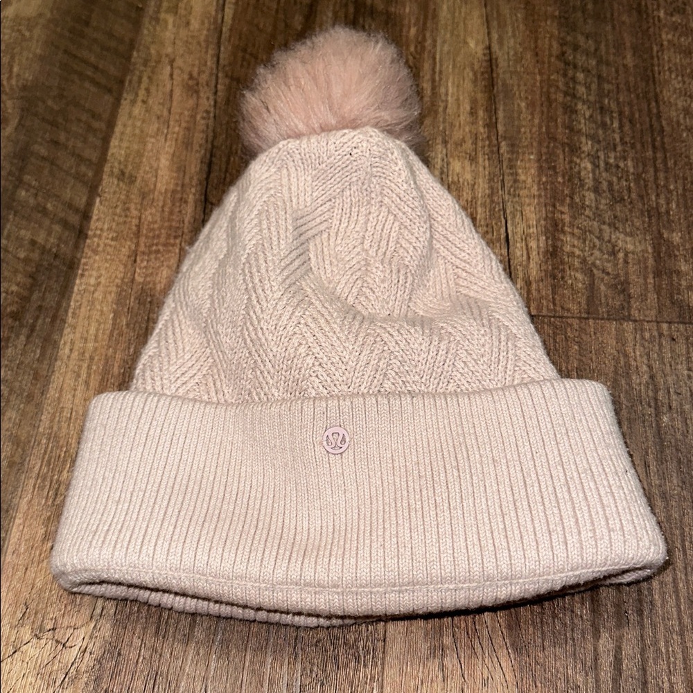 Lululemon Pom Pom Knit Beanie Hat‎ Sherpa Lined